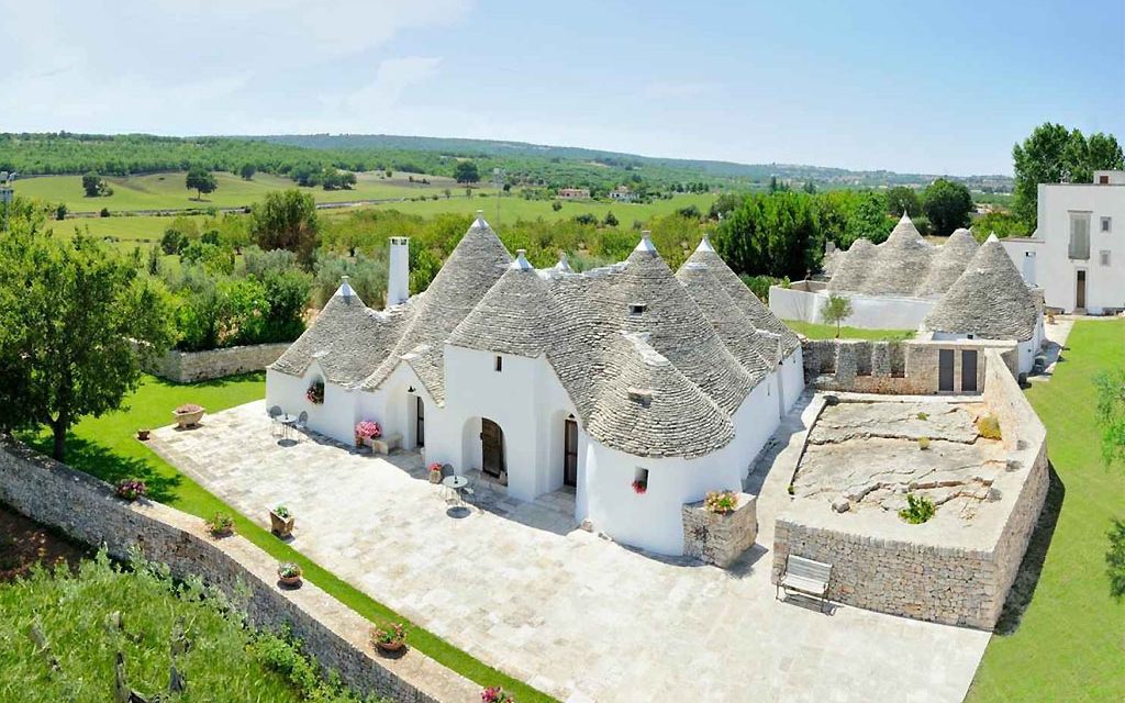 Hotel 4 stelle con borgo di trulli e piscina in Valle d'Itria Alberobello per vacanze in puglia