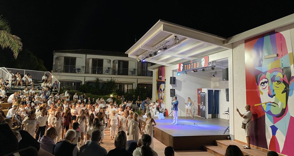 Spettacoli teatro in villaggio sul mare puglia