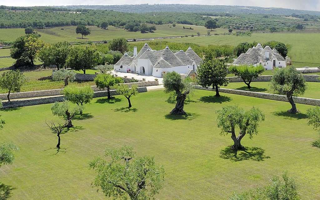 hotel 4 stelle con camere in trullo puglia valle d'itria