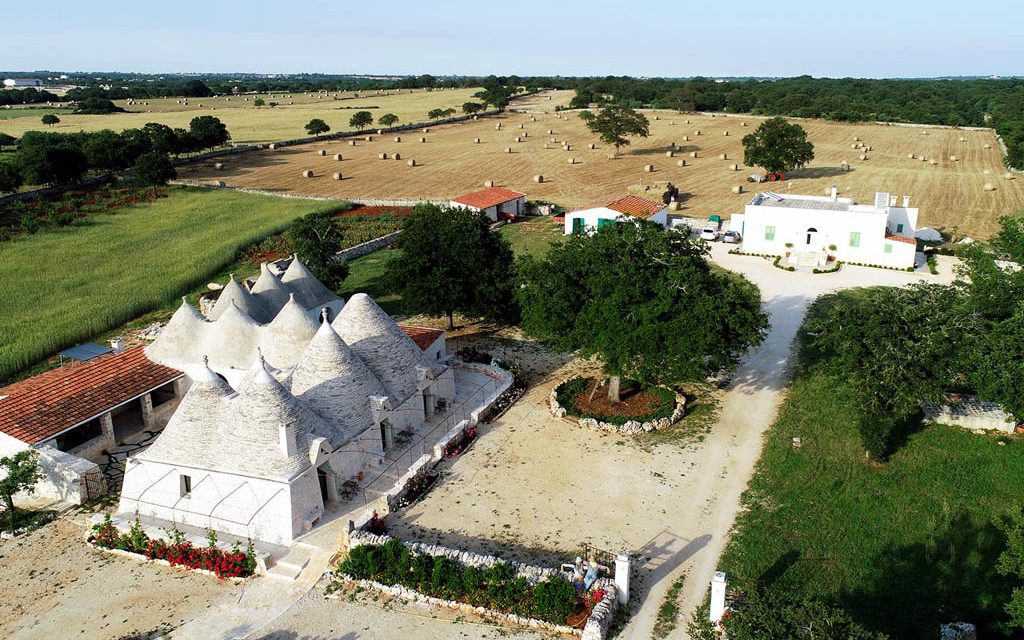 Masseria in Valle d'Itria nelle campagne di Martina Franca con Borgo di Trulli