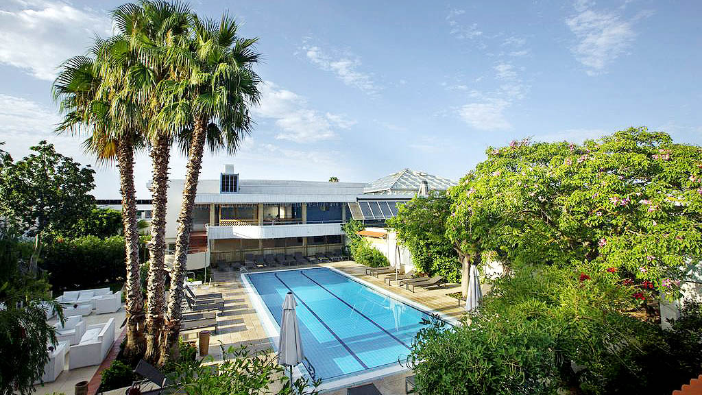 Piscina all'aperto con Solarium